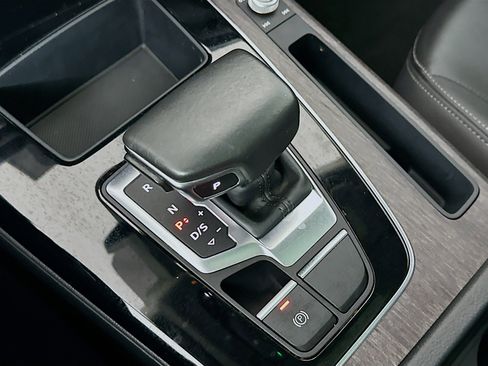 Used 2021 Audi Q5 Premium w/ Convenience Package image 24