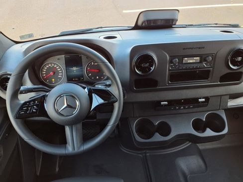 Used 2025 Mercedes-Benz Sprinter 2500 image 11