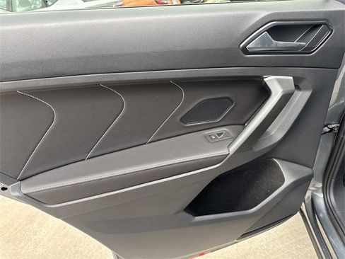 Certified 2024 Volkswagen Tiguan SE R-Line image 8