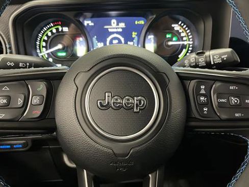 Used 2025 Jeep Wrangler Unlimited Rubicon 4xe image 15