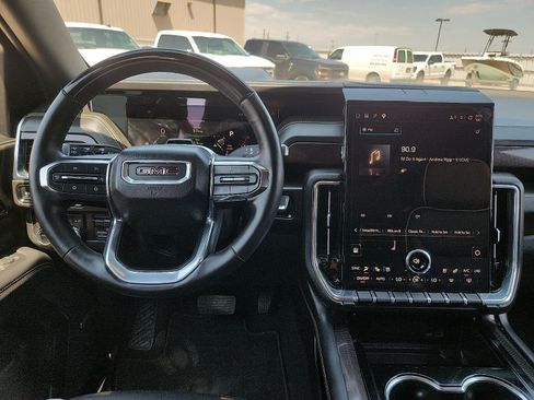 Used 2025 GMC Yukon XL Elevation w/ Elevation Premium Package AWD/4WD image 11