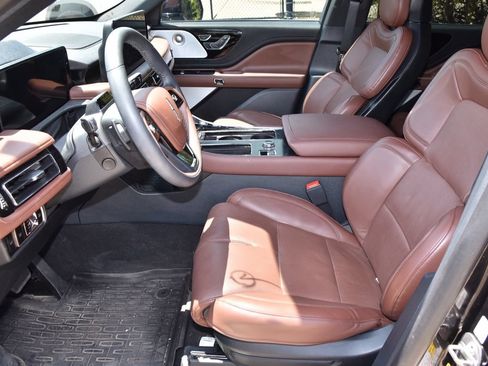 Used 2026 Lincoln Aviator Reserve AWD/4WD image 10