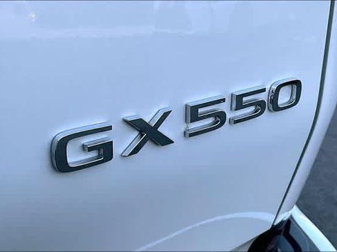 Used 2024 Lexus GX 550 w/ Cold Area Package AWD/4WD image 25