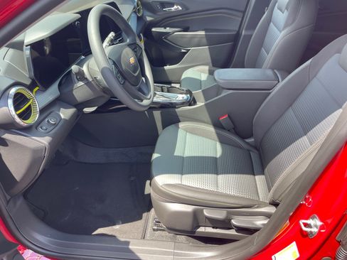 New 2026 Chevrolet Trax LT w/ Sunroof Package FWD image 10