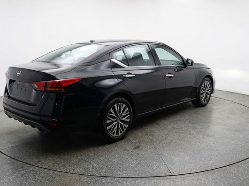 Used 2025 Nissan Altima 2.5 SV image 9