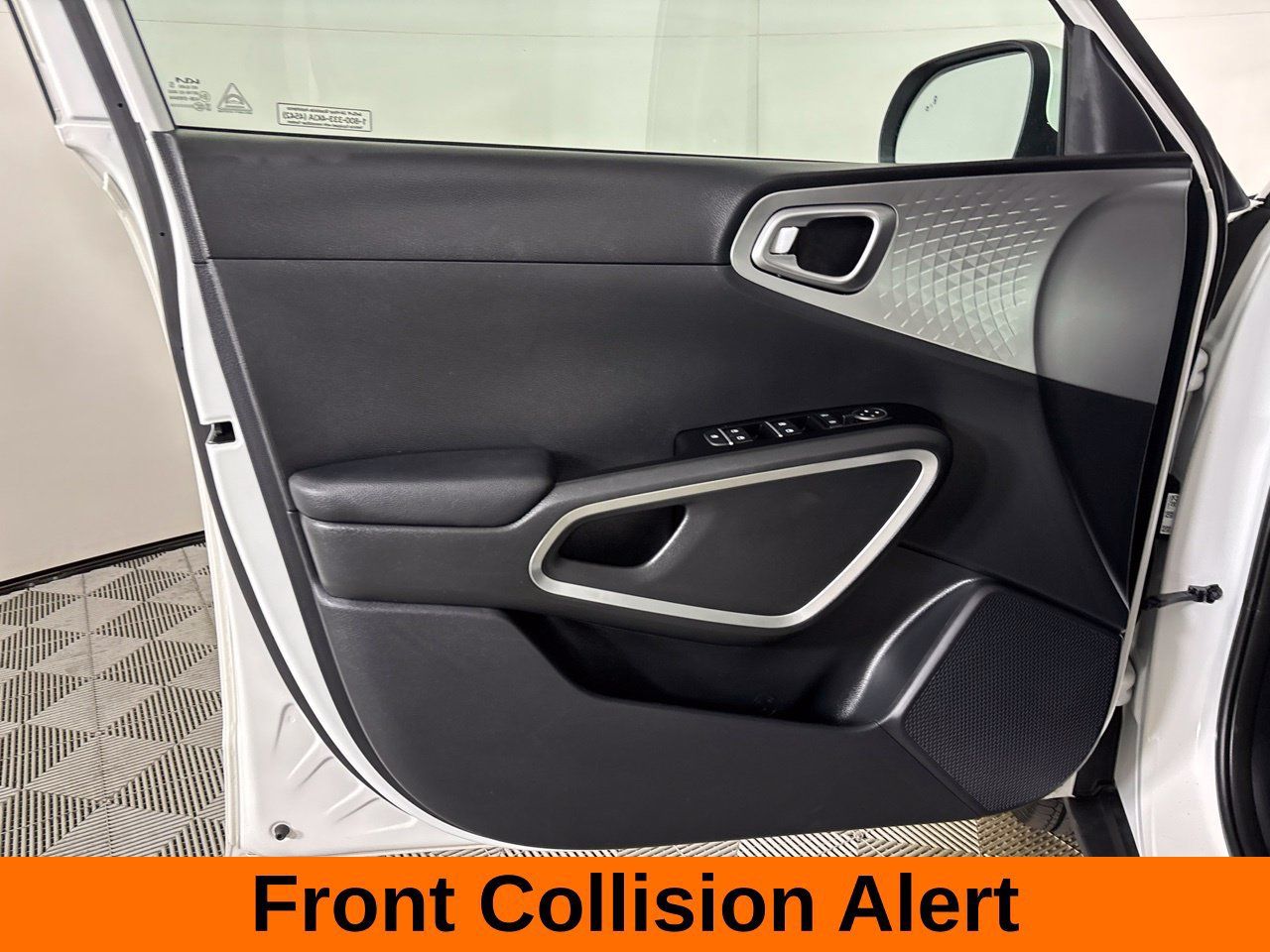 Used 2025 Kia Soul LX w/ LX Technology Package FWD image 9