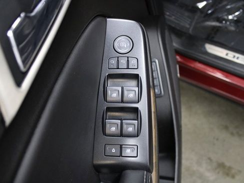 Used 2020 GMC Yukon XL Denali image 13