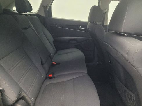 Used 2019 Kia Sorento FWD image 19