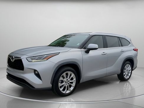 Used 2022 Toyota Highlander Limited image 11