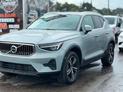 Used 2025 Volvo XC40 B5 Core