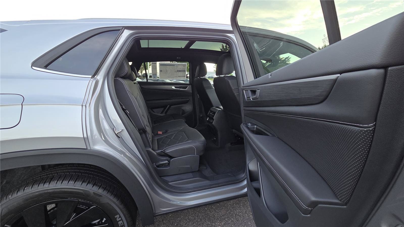 New 2026 Volkswagen Atlas Cross Sport SE AWD/4WD image 30