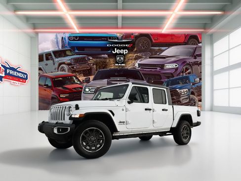 Used 2023 Jeep Gladiator Overland image 1