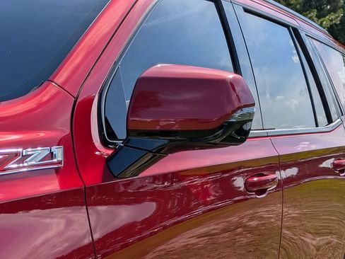 Used 2022 Chevrolet Tahoe Z71 w/ Luxury Package AWD/4WD image 11