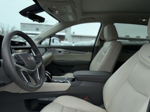 Used 2022 Cadillac XT5 Premium Luxury w/ Technology Package AWD/4WD image 11