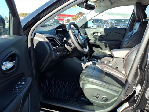 Used 2022 Jeep Cherokee Trailhawk w/ Comfort/Convenience Group image 10