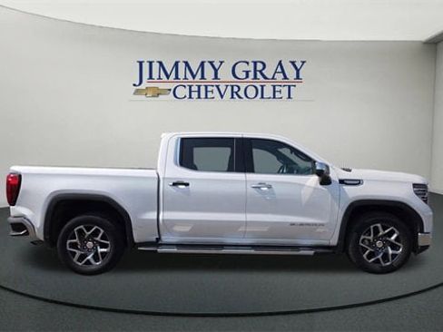 Used 2023 GMC Sierra 1500 SLT image 2