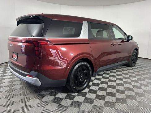 Certified 2025 Kia Carnival image 10