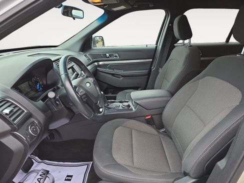 Used 2018 Ford Explorer XLT AWD/4WD image 9