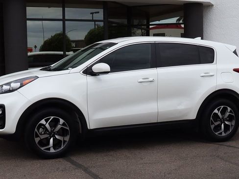 Used 2022 Kia Sportage LX image 7