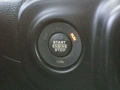 Used 2022 Jeep Gladiator Sport image 15