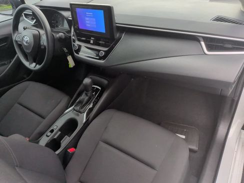 Used 2025 Toyota Corolla LE FWD image 18
