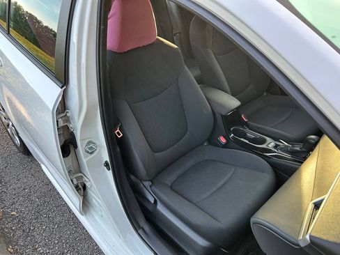 Used 2021 Toyota Corolla LE FWD image 16