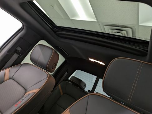 Used 2024 GMC Canyon AT4 w/ AT4 Premium Package image 21