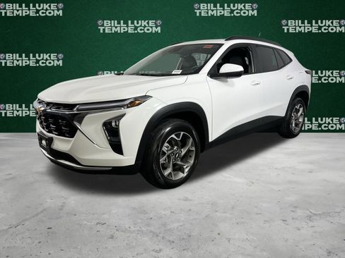 Used 2025 Chevrolet Trax LT image 3