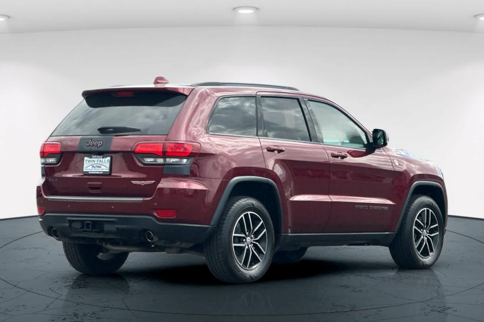 Used 2018 Jeep Grand Cherokee Trailhawk AWD/4WD image 2