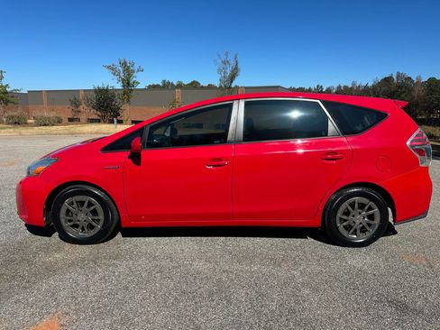 Used 2015 Toyota Prius V Three image 2