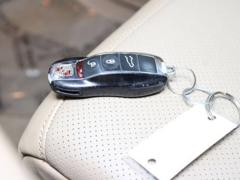 Used 2013 Porsche Cayenne AWD/4WD image 15