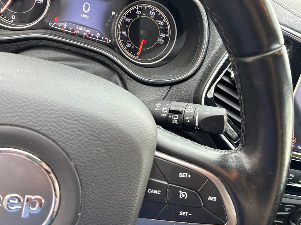 Used 2021 Jeep Cherokee Limited AWD/4WD image 30