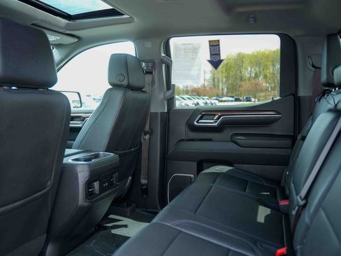 Used 2024 Chevrolet Silverado 1500 LT Trail Boss w/ LT Trail Boss Premium Package AWD/4WD image 22