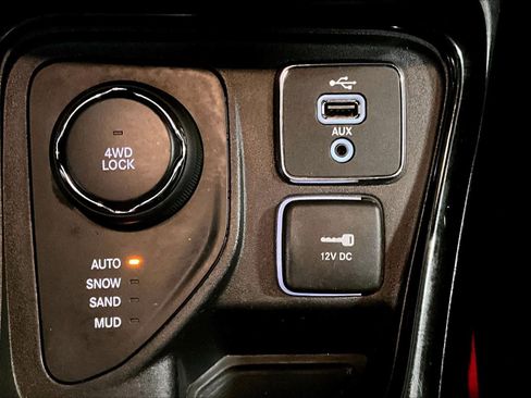 Used 2018 Jeep Compass Limited image 27