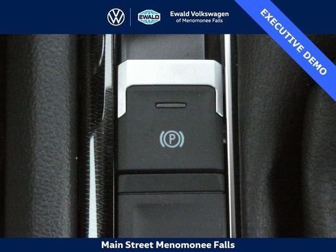 Certified 2025 Volkswagen Taos SE image 14