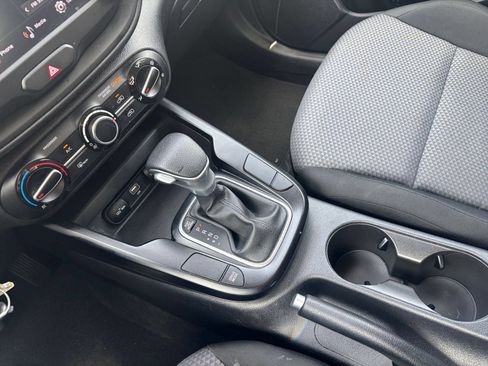 Used 2025 Kia Soul LX w/ LX Technology Package FWD image 39