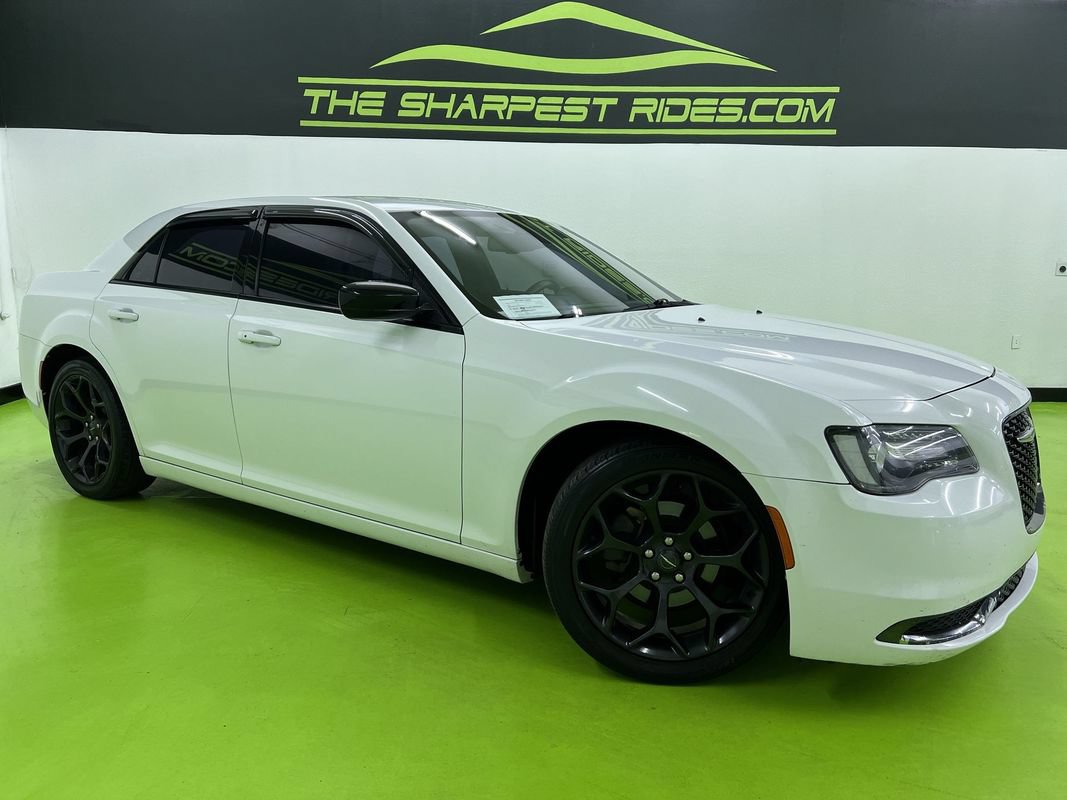 Used 2019 Chrysler 300 Touring w/ Sport Appearance Package RWD image 1