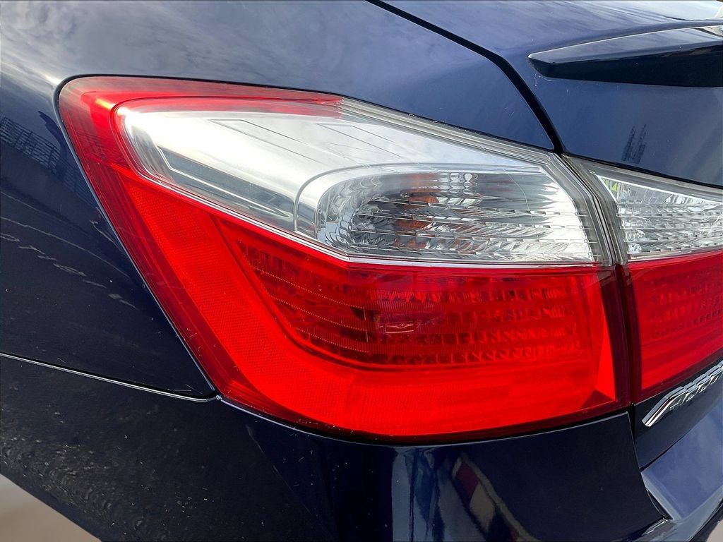 Used 2015 Honda Accord Sport image 21