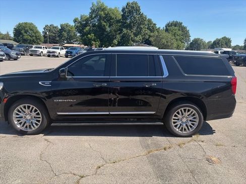 Used 2024 GMC Yukon XL Denali w/ Denali Reserve Package AWD/4WD image 3