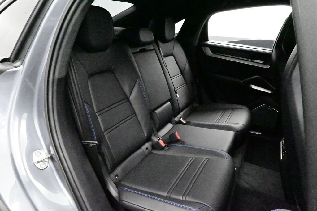 Certified 2026 Porsche Cayenne Turbo GT AWD/4WD image 17
