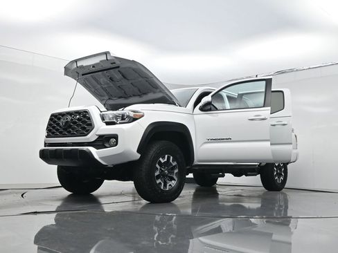 Used 2023 Toyota Tacoma TRD Off-Road AWD/4WD image 31