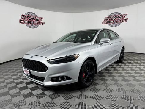 Used 2016 Ford Fusion SE w/ Equipment Group 201A image 3