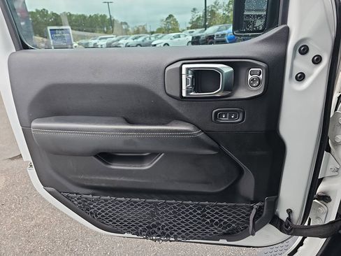 Used 2023 Jeep Wrangler Unlimited Sahara w/ Cold Weather Group image 31