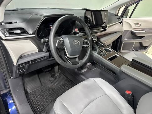 Used 2021 Toyota Sienna XLE AWD/4WD image 15