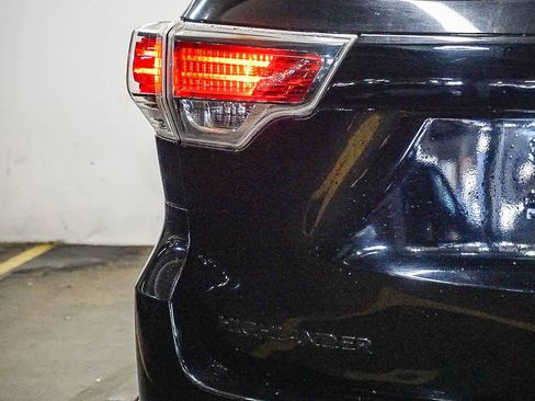 Used 2015 Toyota Highlander XLE FWD image 11