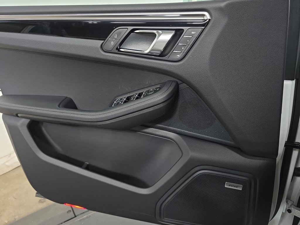 Certified 2026 Porsche Macan AWD/4WD image 22
