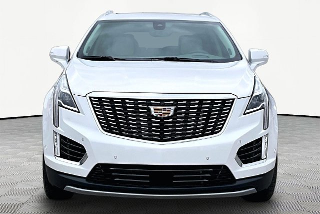 Used 2025 Cadillac XT5 Premium Luxury w/ Technology Package AWD/4WD image 3