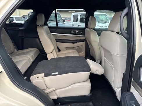 Used 2018 Ford Explorer XLT w/ Equipment Group 202A image 19