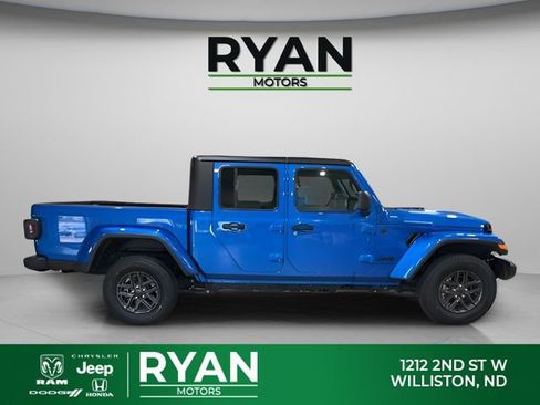 Used 2024 Jeep Gladiator Sport image 10