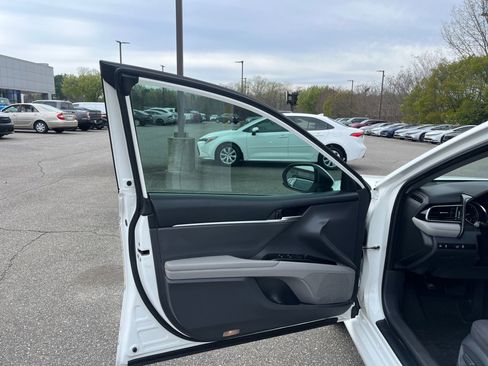Used 2019 Toyota Camry LE image 33
